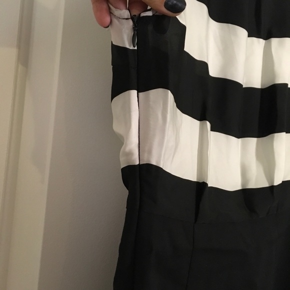Zara dress black and white stripes 🌺 - Picture 4 of 6